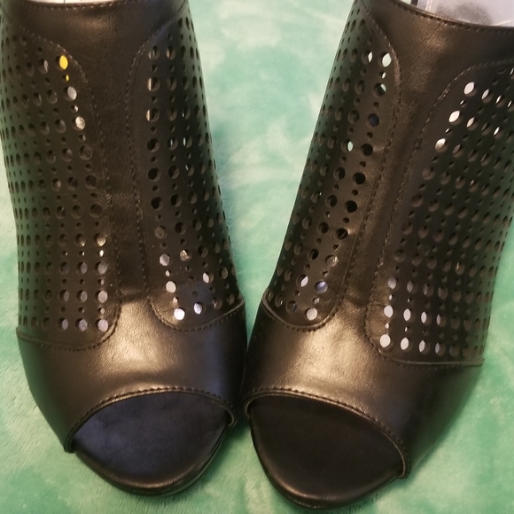 Heels - Picture 3 of 6